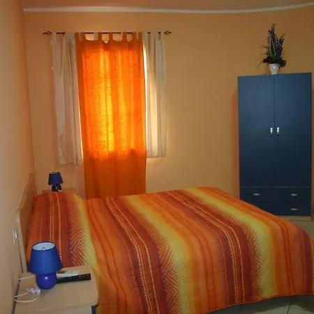 L'angolo فندق مبيت وإفطار